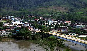 Archivo:Puentedezumbi