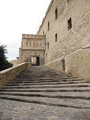 Archivo:Puerta de la Marina, Melilla