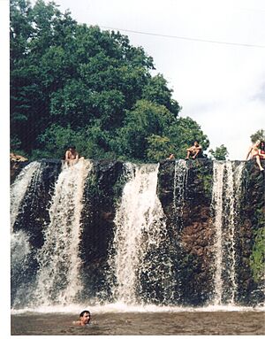 Archivo:Salto Capioví (2004)