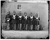 Archivo:Six marines with fixed bayonets at the Navy Yard