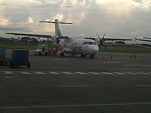 Archivo:TAME ATR 42-500 Aeropuerto GYE