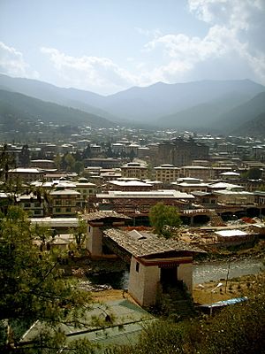 Archivo:Thimphu city in the valley