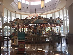 Archivo:Willow Grove Park Mall carousel