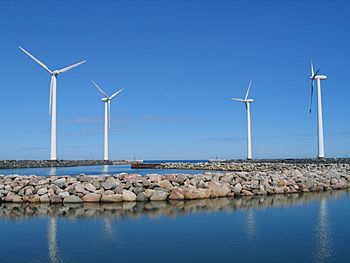 Archivo:Windkraftanlagen Dänemark gross