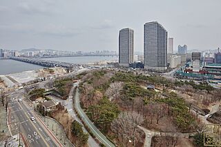Yeouido Park (여의도공원) 2013178 002 원경2 resize.jpg