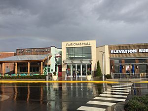 Archivo:2016-11-29 13 12 47 Entrance to the Fair Oaks Mall in Fair Oaks, Fairfax County, Virginia