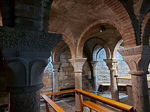 Archivo:Aínsa. Cripta