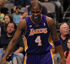 Archivo:Antawn Jamison Lakers laughing 2013