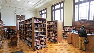 Archivo:BNCL - Sala Préstamos a Domicilio (Vista interior) - Panorama