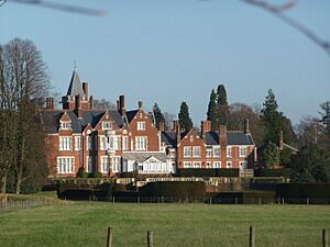 Archivo:Bagshot Park - geograph.org.uk - 1100600