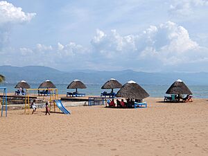 Archivo:Beach in Bujumbura