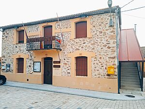 Archivo:Casa consistorial de Collado Hermoso