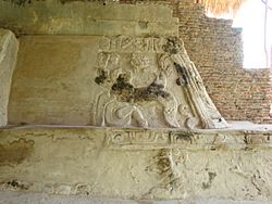 Archivo:Comalcalco.Templo VII de las Figuras Sedentes (2)