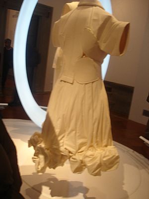 Archivo:Comme des Garcons dress Florence Italy 2007