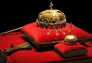 Archivo:Crown, Sword and Globus Cruciger of Hungary2