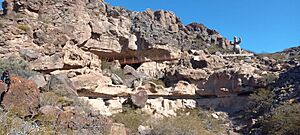 Archivo:Cueva del Huenul Buta Ranquil Neuquén