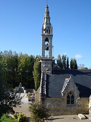 Archivo:DSC02310kerktoren Lababan met geveltrap