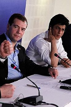 Archivo:Dmitry Medvedev with Shahrukh Khan