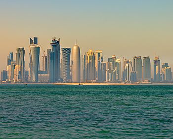 Archivo:Doha skyline in the morning (12544910974)