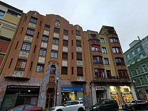 Archivo:Edificios art decó en la Plaza de San Miguel, Gijón, Asturias