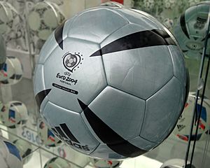 Archivo:Euro 2004 ball