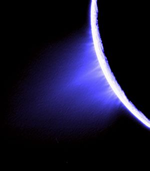 Archivo:False color Cassini image of jets in the southern hemisphere of Enceladus