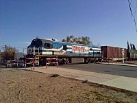 Archivo:Ferrocarril Ferrosur Roca en su paso por Neuquen Argentina