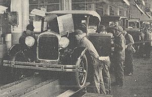 Archivo:Ford Motor Company assembly line