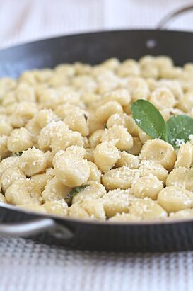 Gnocchi di ricotta burro e salvia.jpg