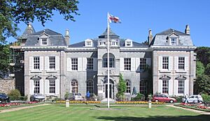 Archivo:Guernsey July 2010 55, Saumarez Park Manor