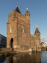 Archivo:Haarlem, de Amsterdamse Poort RM19771 foto4 2015-01-04 15.22