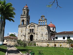 Archivo:Iglesia principal Guadalupe, Santander