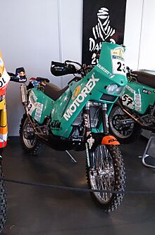 KTM of Andy Caldecott - Dakar 2005.jpg