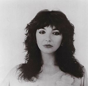 Archivo:Kate Bush (1982 EMI publicity photo) 01
