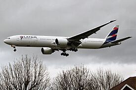 LATAM Airlines, PT-MUB, Boeing 777-32W ER.jpg