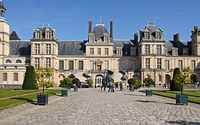 La cour du cheval blanc (Château de Fontainebleau)