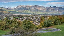 Archivo:Liechtenstein asv2022-10 img02 Vaduz Aussicht beim Schloss