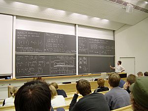 Archivo:Mathematics lecture at the Helsinki University of Technology