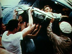 Archivo:Midway survivor on PBY