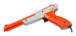 Archivo:Nintendo-Entertainment-System-NES-Zapper-Orange-L