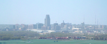 Archivo:Omaha skyline humid day