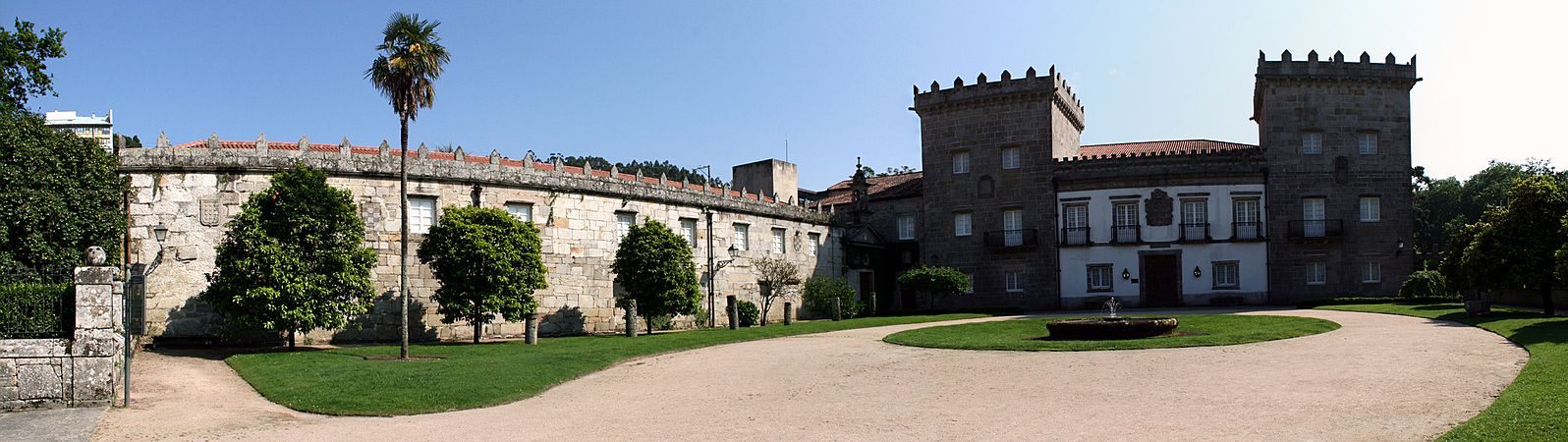 Pazo Quiñones de León panoramica - panoramio