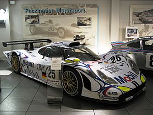 Archivo:Porsche 911 GT1 '98 -25