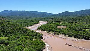 Archivo:Río Pilcomayo, Área natural de manejo integrado Aguaragüe - Bolivia