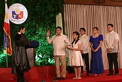 Archivo:Rodrigo Duterte oath taking 6.30.16
