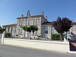 Saint-Genès-de-Blaye (Gironde) mairie.JPG