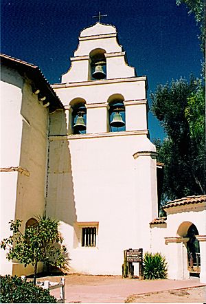 Archivo:San Juan Bautista campanario