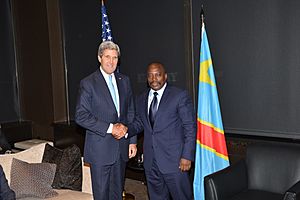 Archivo:Secretary Kerry Meets With DRC President Kabila (9925962945)