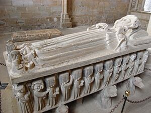 Archivo:Sepulcro de Urraca Díaz de Haro en el Monasterio de Cañas, La Rioja, España - 20071220