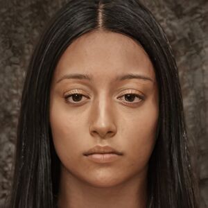 Archivo:Virgen de Guadalupe mirando de frente